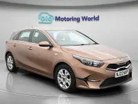 Usado Kia Ceed 118 HP (86 kW) 2022 Castanho Citadino