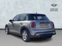 Używany Mini Cooper Classic 2023 Srebrny Hatchback