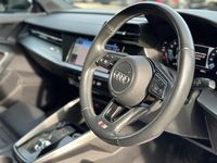 Begagnad Audi A3 Sportback e-tron S-Line 2021 Svart Halvkombi
