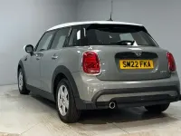Usado Mini Cooper Classic 134 HP (98 kW) 2022 Cinzento Citadino