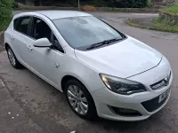 Used Vauxhall Astra Elite 115 HP (84 kW) 2015 White Hatchback