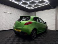Begagnad Mazda 2 2009 Grön Halvkombi