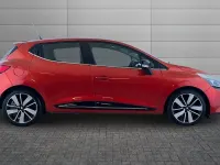 Used Renault Clio Dynamique 90 HP (66 kW) 2016 Flame red Hatchback