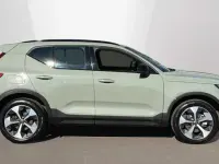 Begagnad Volvo XC40 Plus 163 HK (119 kW) 2024 Grön SUV
