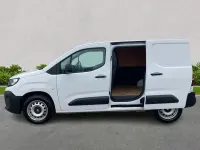 Second-hand Vauxhall Combo S 100 CP (73 kW) 2024 Alb Monovolum