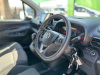 Second-hand Vauxhall Combo Sportive 100 CP (73 kW) 2021 Gri Monovolum