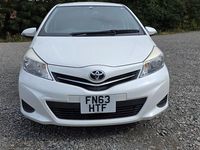Used Toyota Yaris 99 HP (72 kW) 2013 White Hatchback