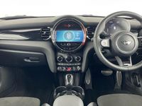 Usado Mini Cooper Premium 136 CV (100 kW) 2022 Gris Utilitario