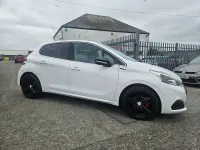 Used Peugeot 208 GT-line 110 HP (80 kW) 2016 White Hatchback