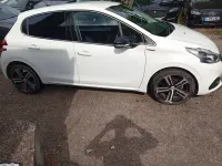 Used Peugeot 208 GT-line 2018 White Hatchback