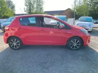 Used Toyota Yaris Hybrid 100 HP (73 kW) 2019 Red Hatchback