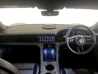 Begagnad Porsche Taycan Performance Package 419 kW (571 HK) 2020 Vit Sedan