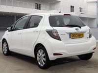 Used Toyota Yaris Hybrid T4 2013 White Hatchback