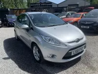 Usado Ford Fiesta Zetec 94 HP (69 kW) 2011 Prateado Citadino