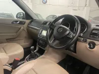 Used Skoda Yeti Elegance 140 HP (102 kW) 2014 Maroon SUV