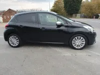 Używany Peugeot 208 Signature Sky 2019 Czarny Hatchback