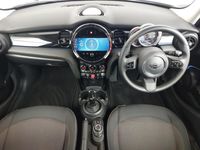 Usado Mini Cooper Classic 136 HP (100 kW) 2022 Cinzento Citadino