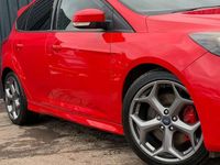 Used Ford Focus ST 250 HP (183 kW) 2014 Red Hatchback