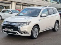 Used Mitsubishi Outlander P-HEV 174 HP (127 kW) 2019 White Estate