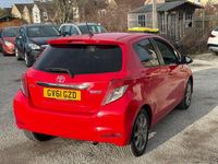 Begagnad Toyota Yaris SR 2011 Röd Halvkombi