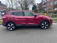 Used Nissan Qashqai N-Connecta 115 HP (84 kW) 2016 Red SUV