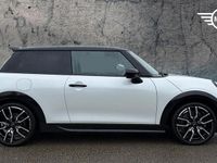 Begagnad Mini Cooper Hatch 113 kW (154 HK) 2025 Vit Halvkombi