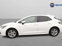 Used Toyota Corolla 122 HP (89 kW) 2022 White Hatchback