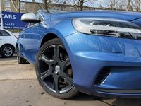 Begagnad Volvo V40 R-Design Pro 190 HK (139 kW) 2017 Blå Halvkombi