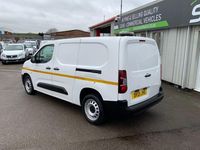 Used Vauxhall Combo 100 HP (73 kW) 2021 White MPV