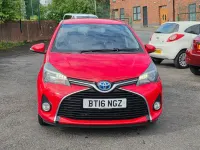 Used Toyota Yaris 100 HP (73 kW) 2016 Red Hatchback