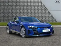 Usado Audi e-tron GT quattro Comfort 475 kW (646 HP) 2023 Azul Sedan