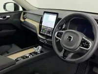 Używany Volvo XC60 Plus 247 KM (181 kW) 2025 Biały SUV