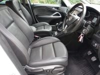 Used Vauxhall Zafira SRi 140 HP (102 kW) 2018 White MPV