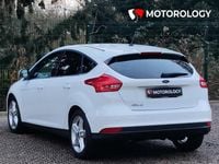 Begagnad Ford Focus Titanium 120 HK (88 kW) 2018 Vit Halvkombi