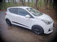 Käytetty Hyundai i10 Premium 87 HP (63 kW) 2017 Valkoinen Viistoperä
