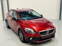 Used Volvo V40 115 HP (84 kW) 2014 Red Hatchback