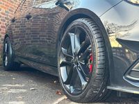 Used Ford Focus ST 250 HP (183 kW) 2017 Black Estate