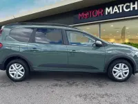 Usado Dacia Jogger Expression 110 HP (80 kW) 2024 Verde Monovolume