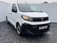 Second-hand Vauxhall Vivaro S 120 CP (88 kW) 2024 Alb Monovolum