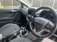 Usado Ford Fiesta Titanium 100 HP (73 kW) 2018 Prateado Citadino