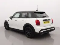 Usado Mini Cooper Classic 134 HP (98 kW) 2024 Branco Citadino