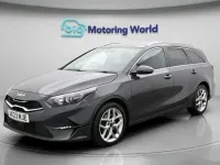 Begagnad Kia Ceed 2023 Grå Halvkombi