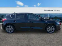 Usado Ford Focus ST-Line 2023 Negro Utilitario