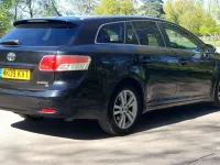 Usado Toyota Avensis T4 2009 Negro Familiar