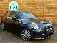 Begagnad Mini Cooper S Exclusive 2022 Svart Halvkombi
