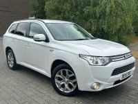 Used Mitsubishi Outlander P-HEV 200 HP (147 kW) 2015 White Estate