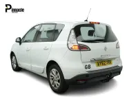 Used Renault Scénic III Dynamique 110 HP (80 kW) 2012 White MPV