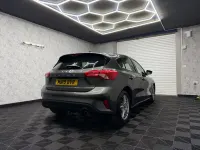 Usado Ford Focus Zetec 2019 Cinzento Citadino