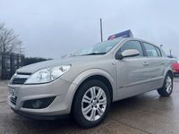 Used Vauxhall Astra Design Edition 138 HP (101 kW) 2009 Silver Hatchback