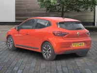 Used Renault Clio Evolution 145 HP (106 kW) 2023 Orange Hatchback